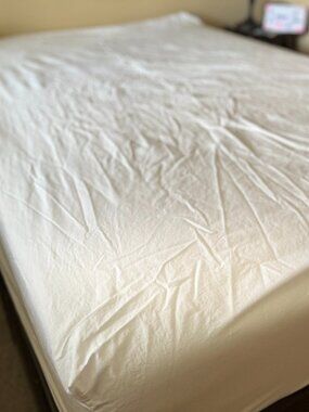 🌸4/$30🌸 Double / Full Fitted Sheet – 100% Cotton – Soft Ivory Off-White